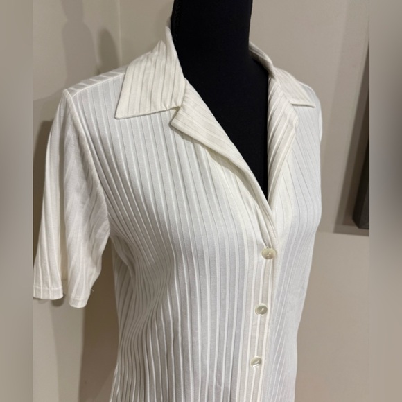 NWT Banana Republic Cream Ribbed Button-Down Shirt - Picture 3 of 7